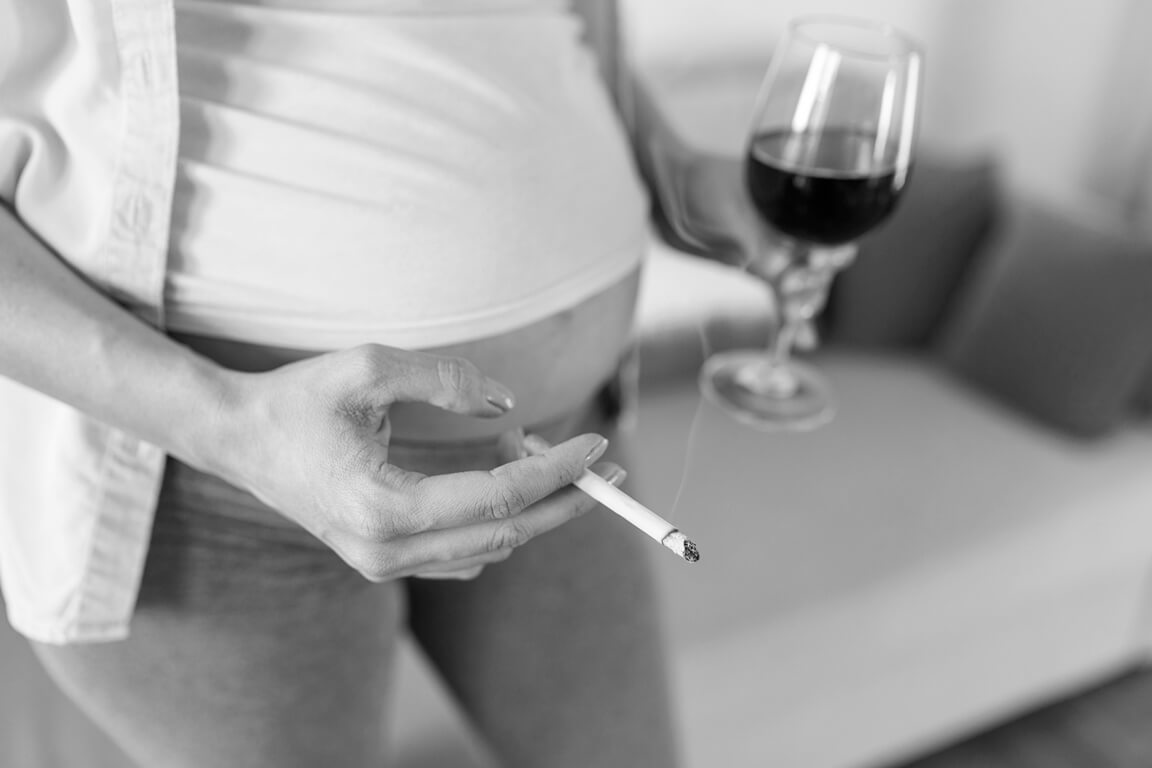 К чему приводит употребление алкоголя во время беременности?