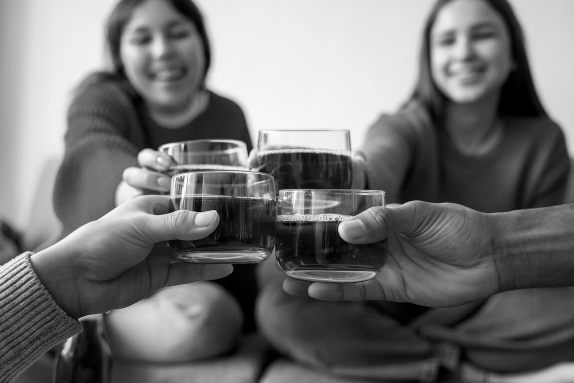 Лікування жіночого алкоголізму та виведення із запою